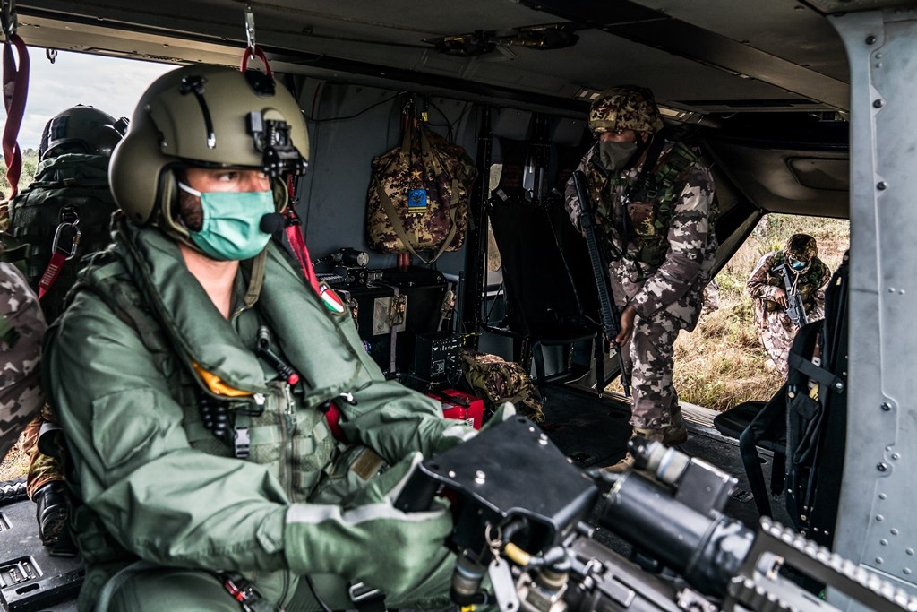 a/Imbarco su NH90